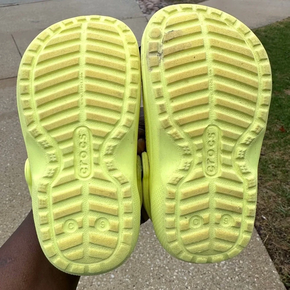Crocs Kids Classic Lined Crocs With Charms Toddler Size 9 Yellow‎ Shoes
